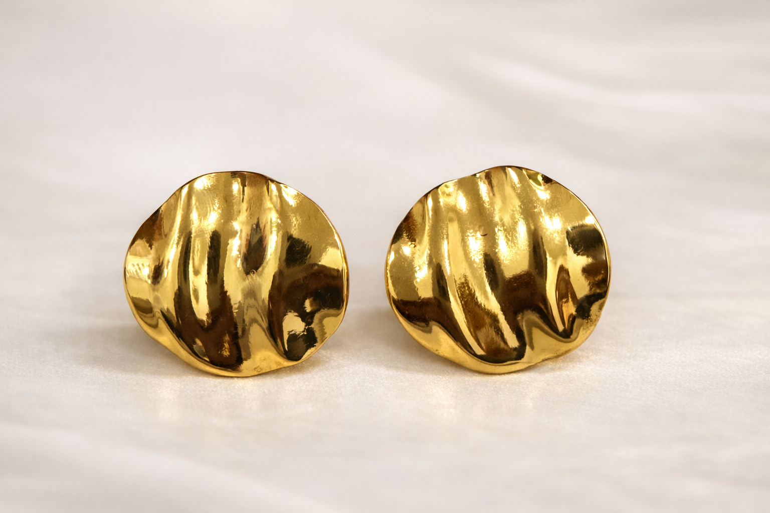 Safiya Texture Stud Earrings